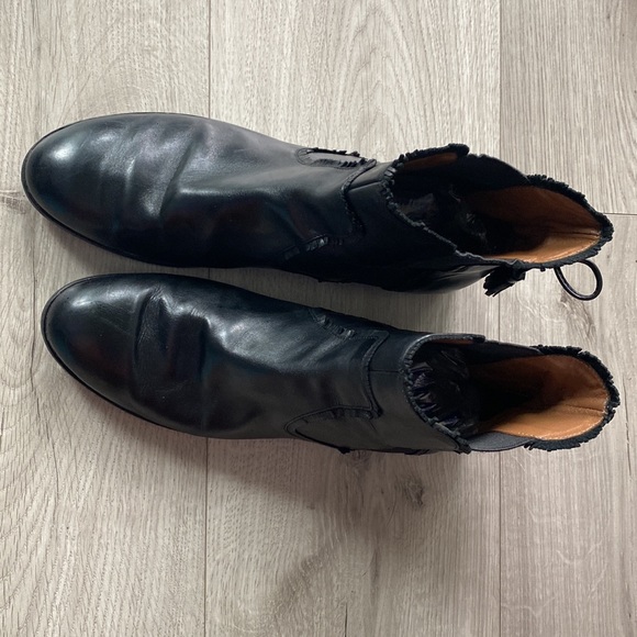 Aquazzura
Fringe Beatle Flat Ankle Leather Chelsea Boots - Authentic (size 39) - Picture 3 of 11